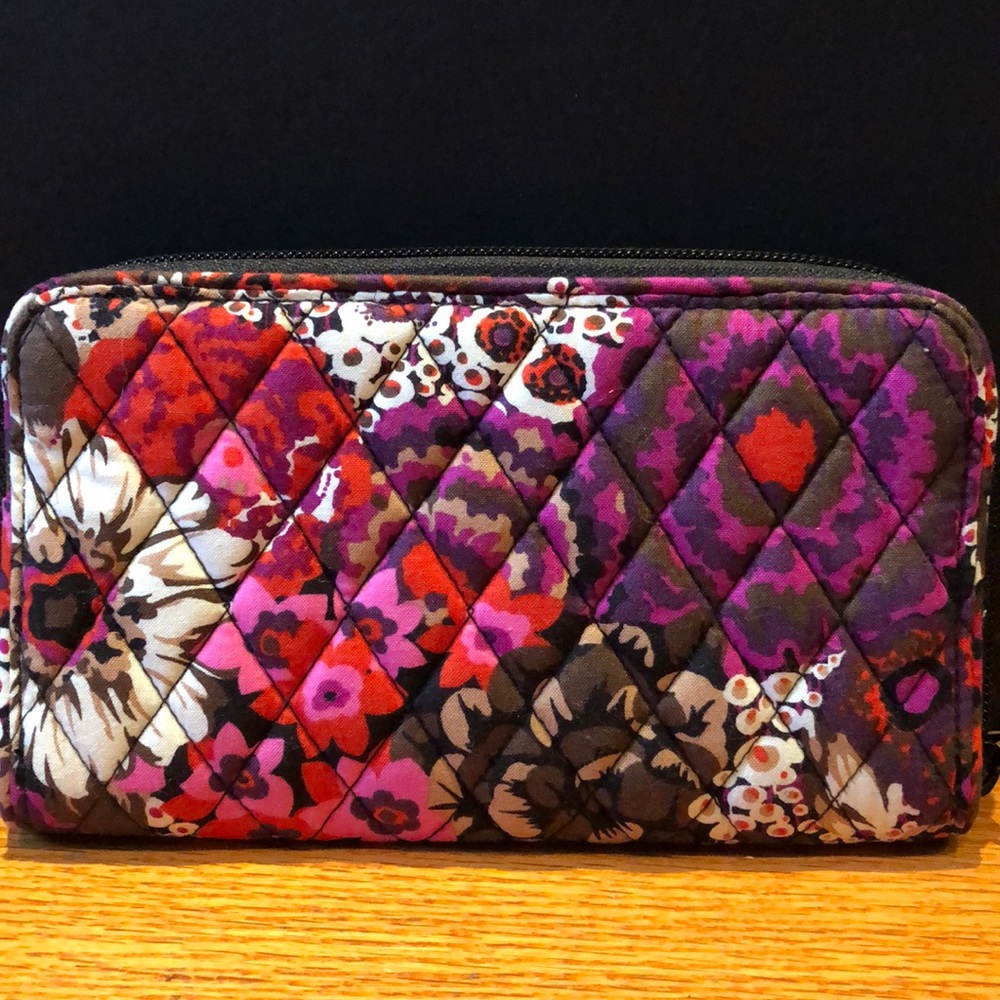 Vera Bradley zip around wallet NWT